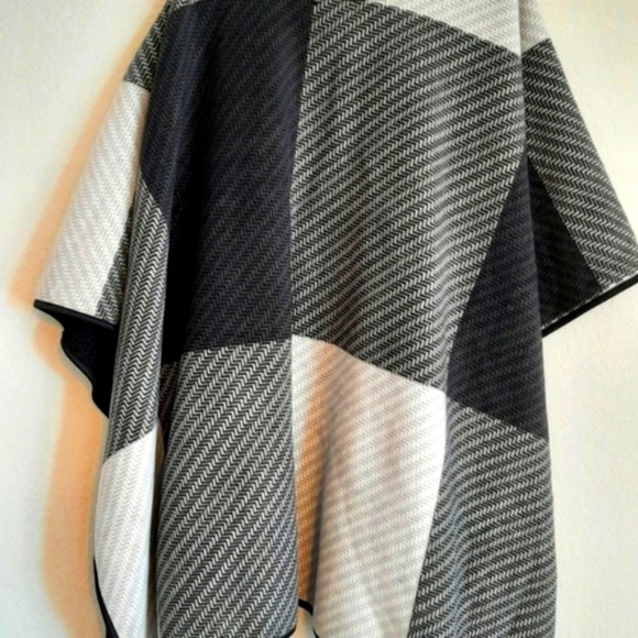 Poncho Black Textured. - Picture 5 of 5